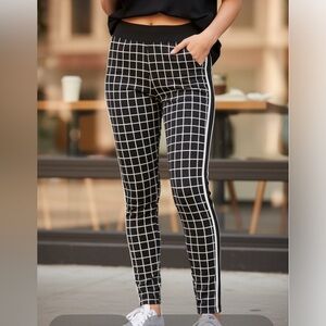 Chico’s Modern Black & White Grid-Print Tapered leggings with Side Stripe. 18/20